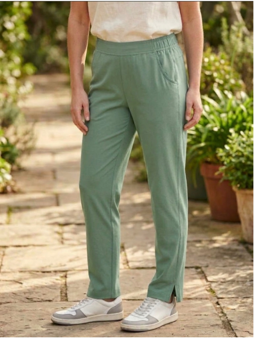 Women's Eddie Bauer Traveler Pants Size M Green